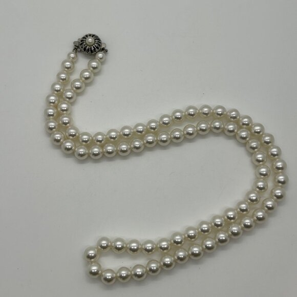 Vintage Sarah Coventry Faux Pearl Necklace, Floral Box ClaspTimeless 1960s - Picture 8 of 16